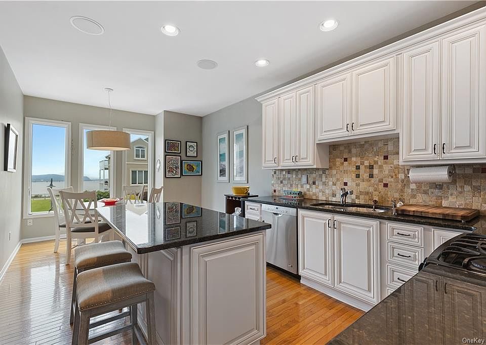 1st image of 405 Gair St