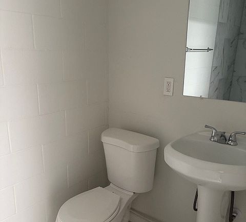 5th image of 301 Graceland Dr SE #11373211