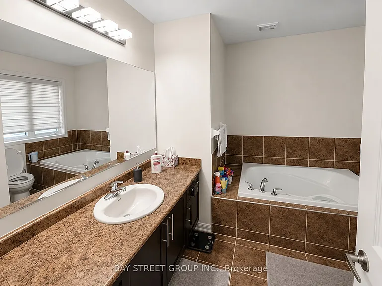 884 McEwan Dr — Photo 14