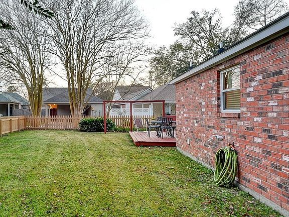 5th image of 210 Meadow Bend Dr
