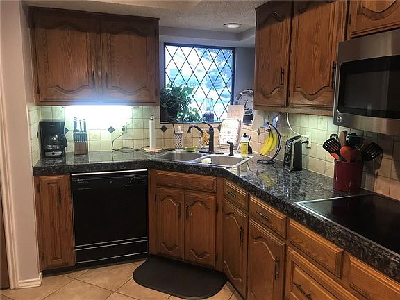 5th image of 1228 Foxboro Ln