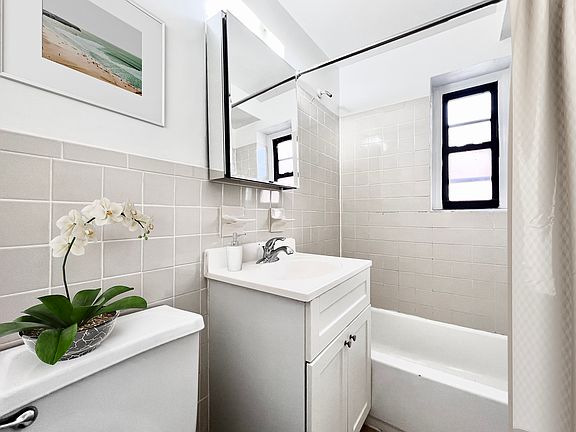 4th image of 212 W 109th St APT 5B
