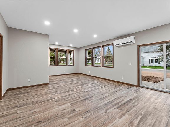 4th image of 532 Old Military Rd
