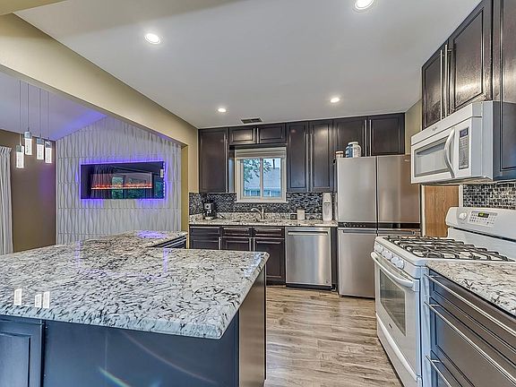 2nd image of 200 Shoreline Cir Unit V2