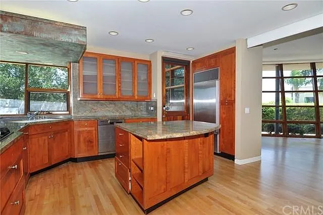 1488 Pacific Ave — Photo 6