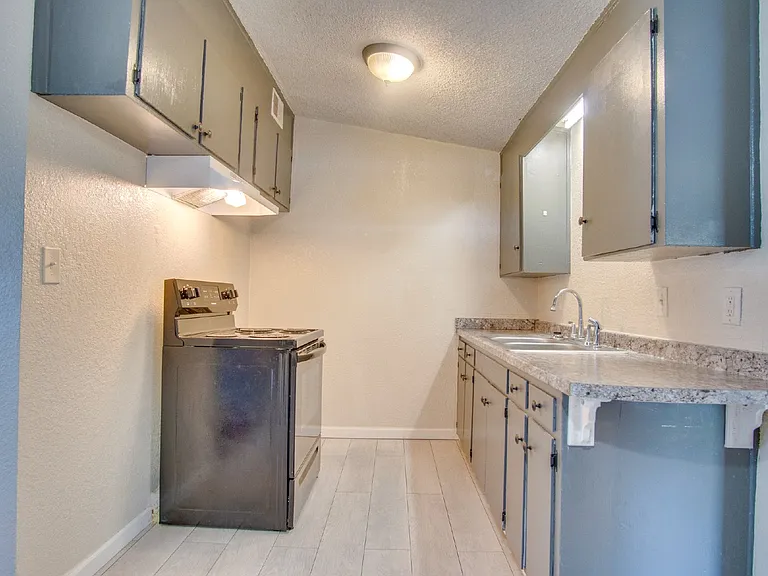 3411 W Yonge St — Photo 9