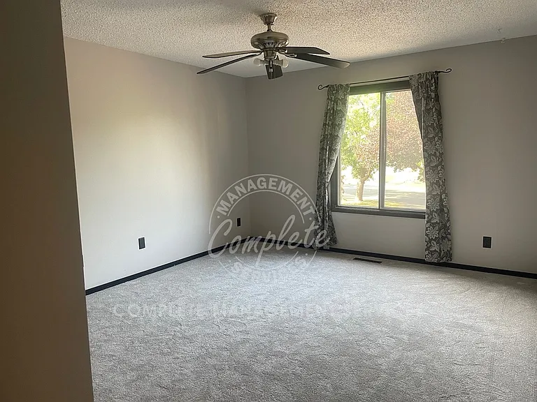 14325 Fairway Dr — Photo 7