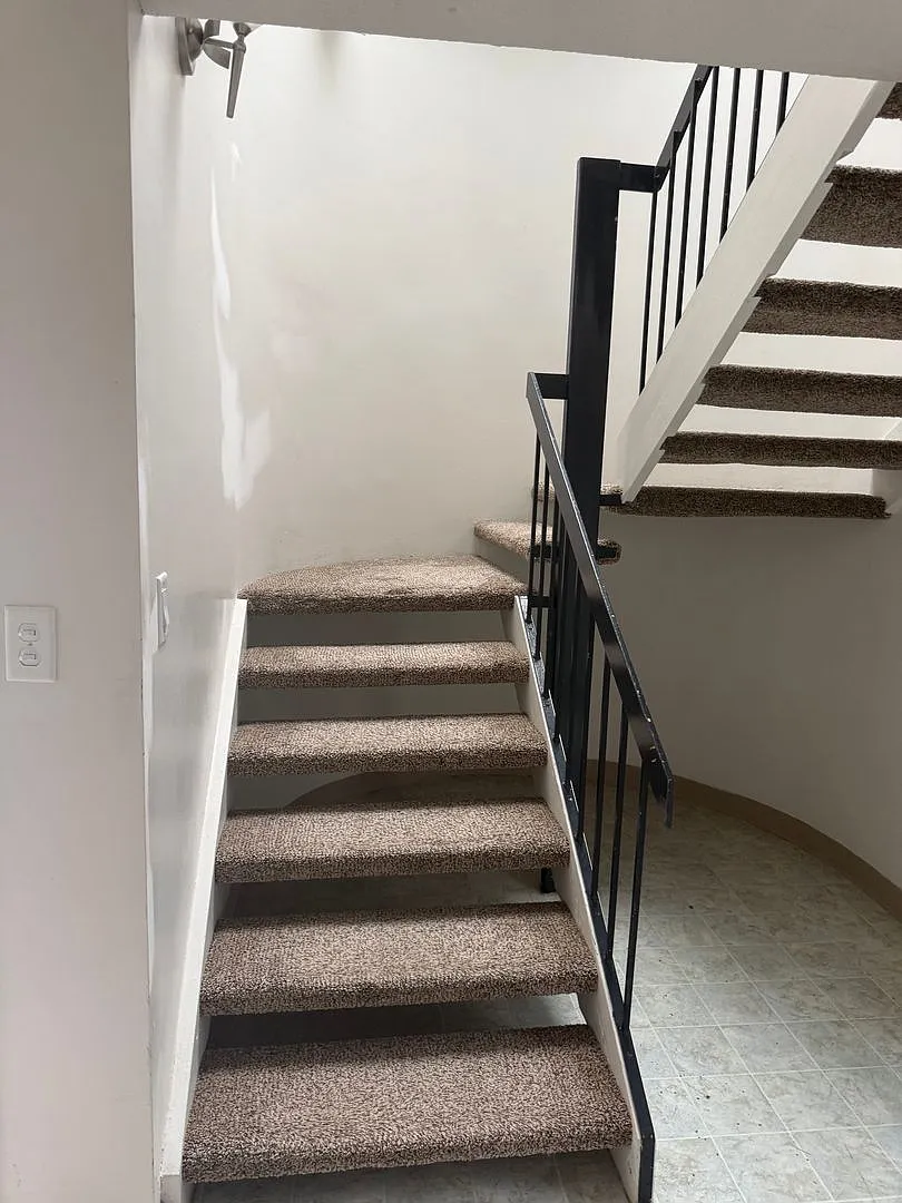 661 W Lakeshore Drive — Photo 4