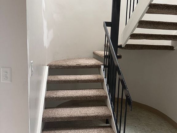 4th image of 661 W Lakeshore Dr