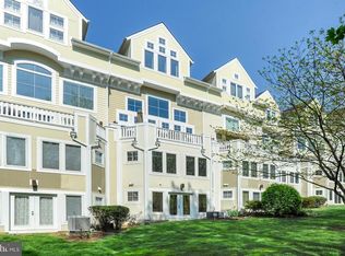 2042 Beacon Heights Dr, Reston, VA 20191