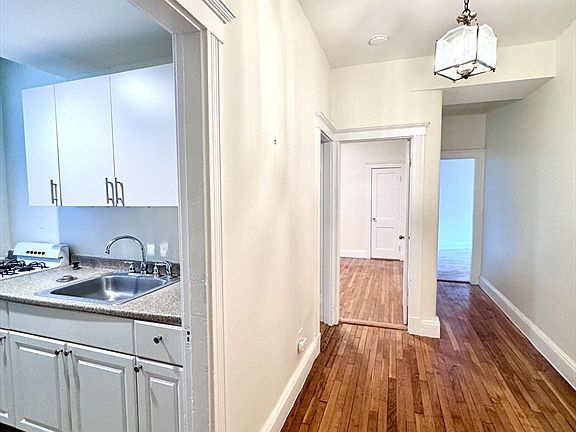 5th image of 28 Sidlaw Rd APT 2