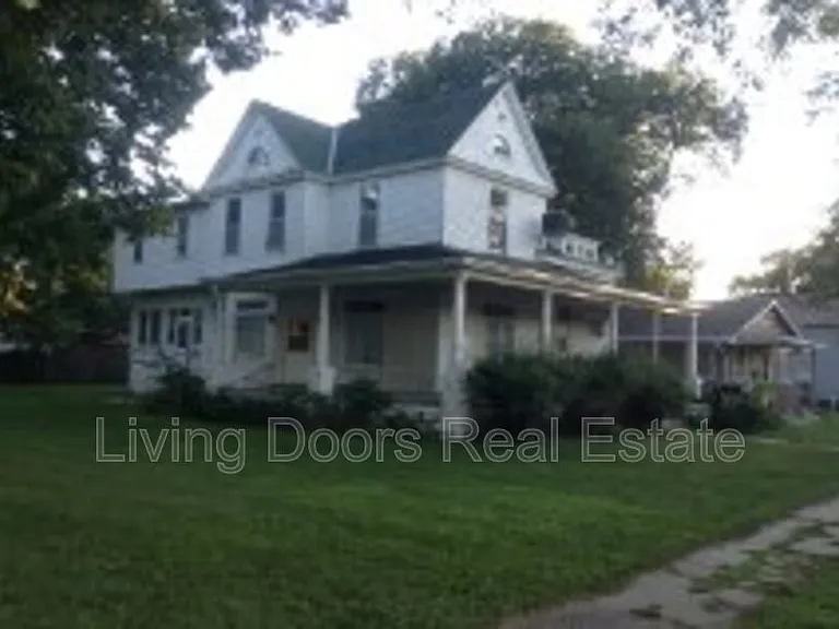 15 Jackson Ave #3 — Photo 1