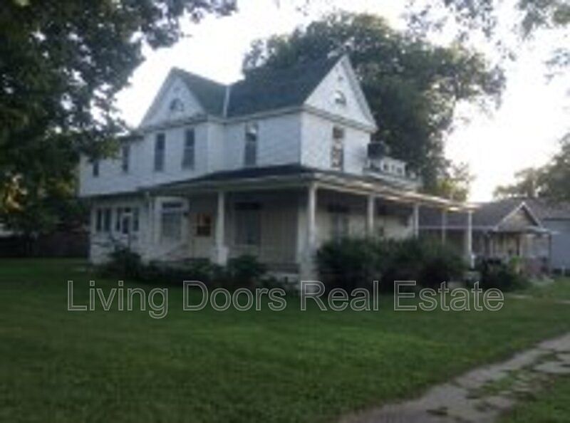 1st image of 15 Jackson Ave APT 3