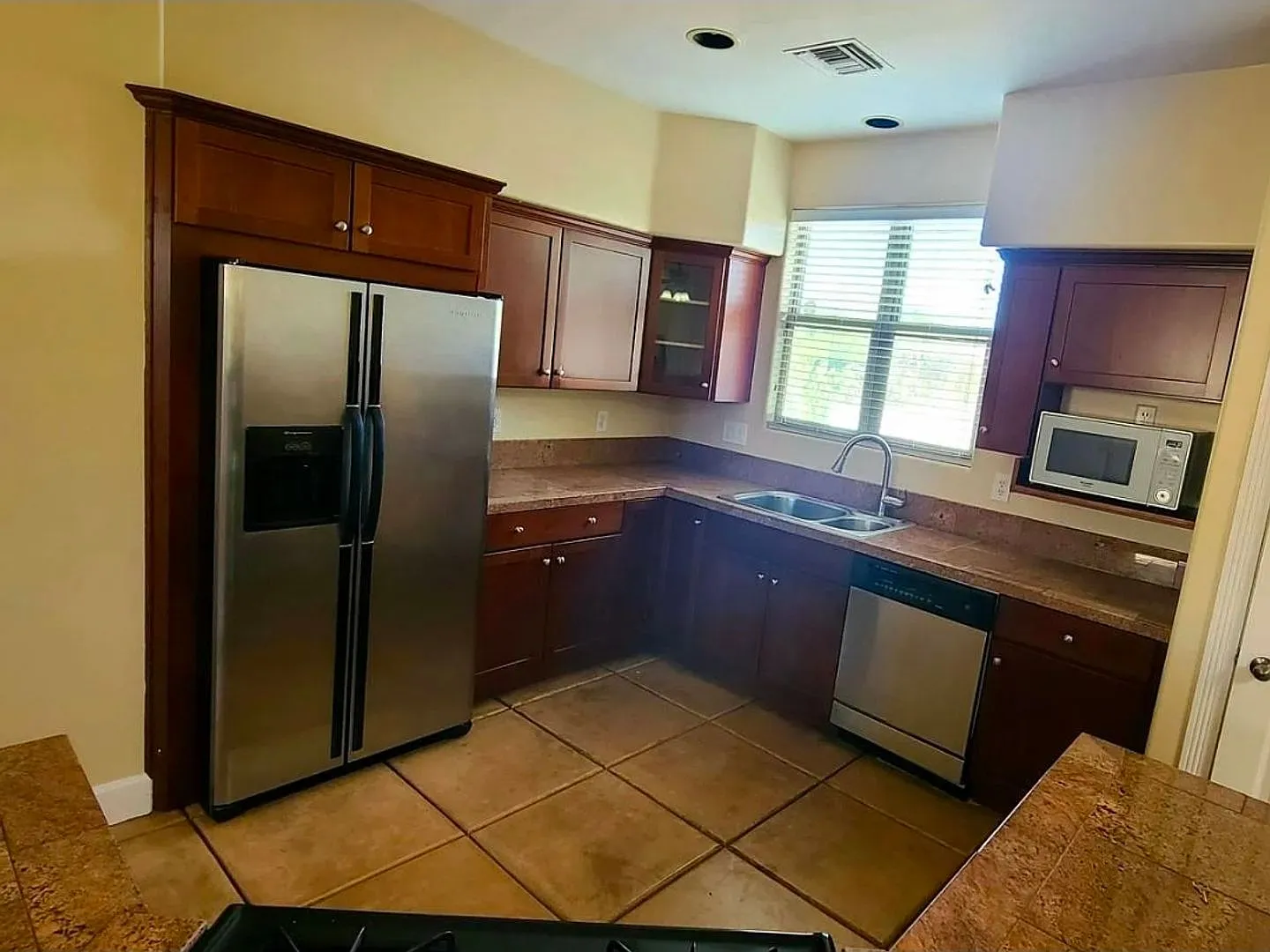 Beautiful 4 bed, 3 bath home near UofA Campus! — Photo 4