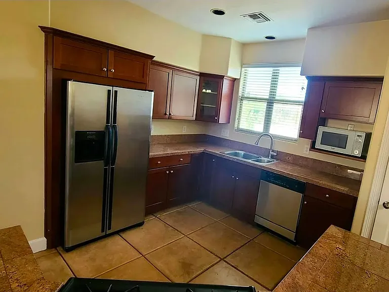 Beautiful 4 bed, 3 bath home near UofA Campus! — Photo 4