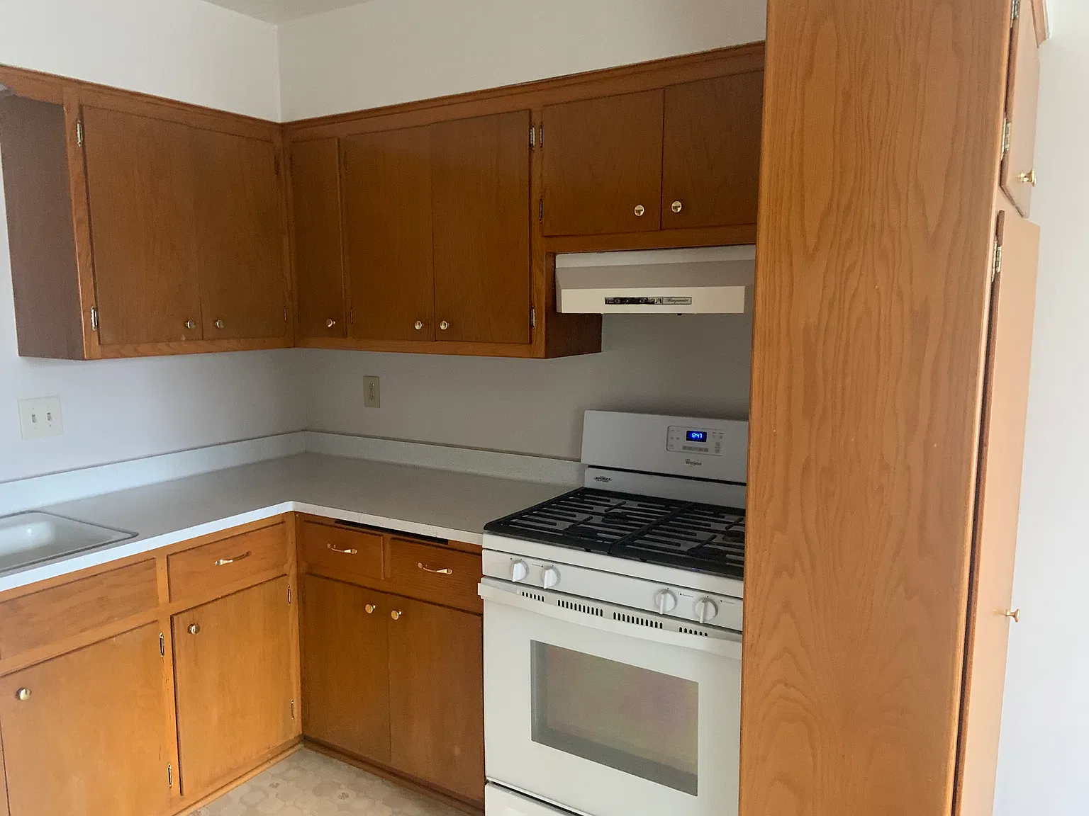 2 bed, 900 sqft, $1,350 — Photo 3