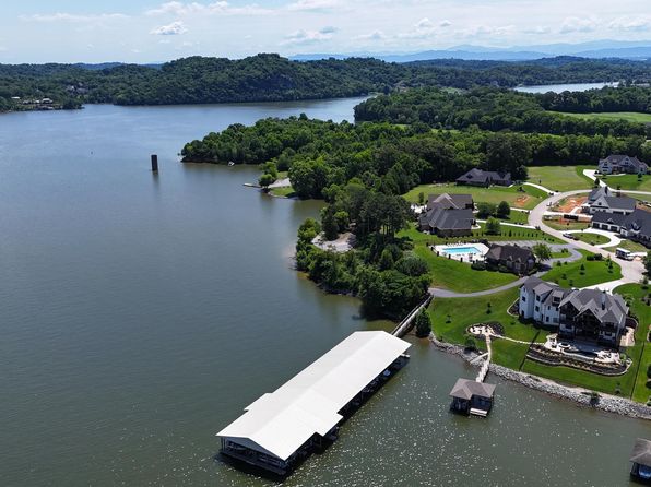 Topsail Ct, Louisville, TN 37777