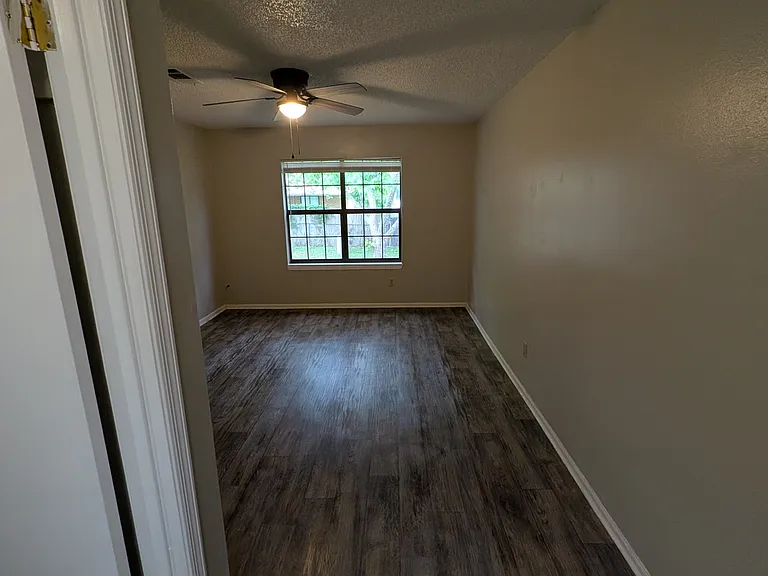 1609 Amour Dr — Photo 17