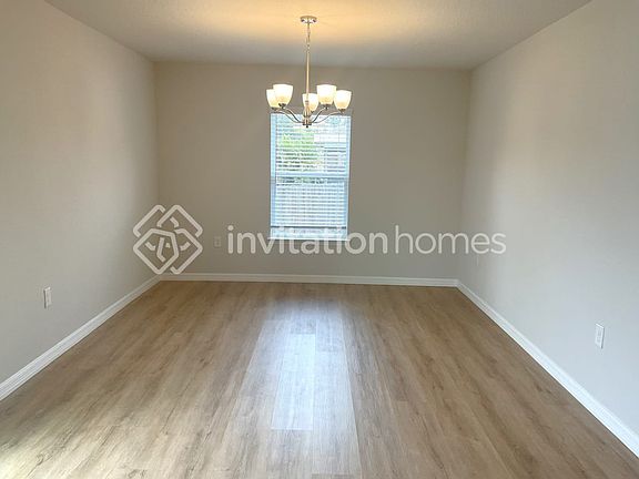 5th image of 652 Jaffee Ave SE