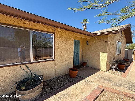 4th image of 4086 E Montecito St