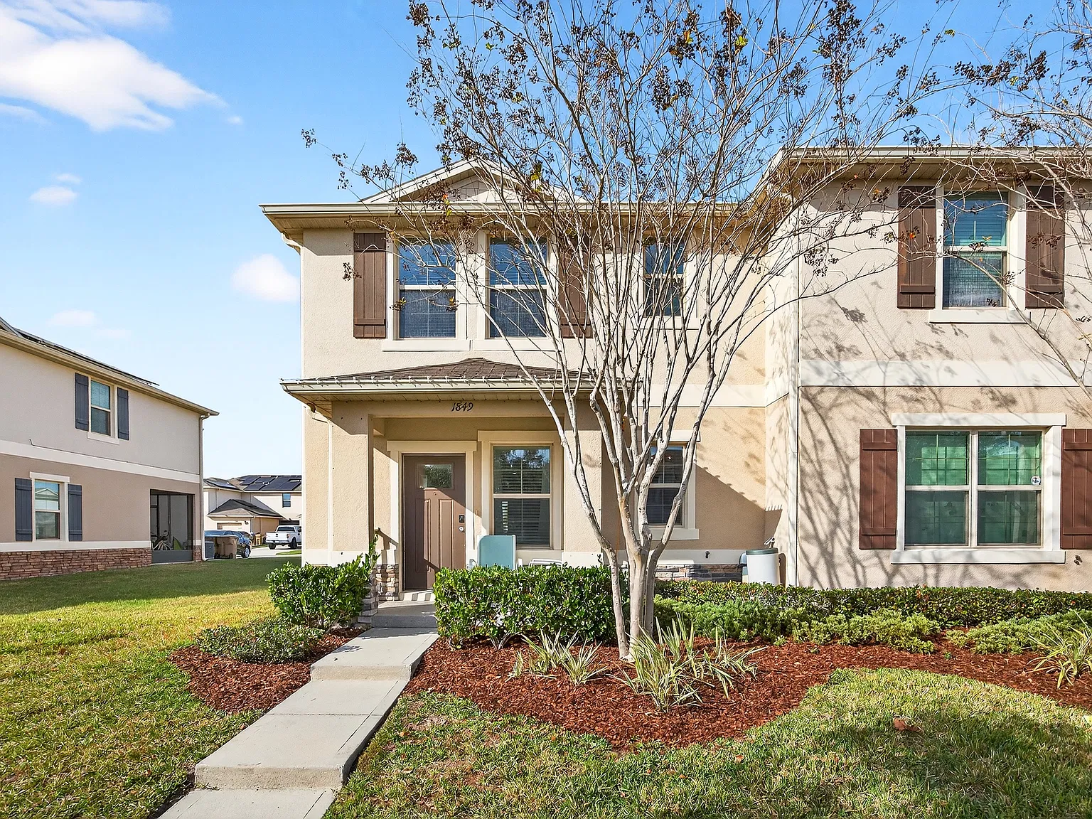 3 bed, 2.5 bath, 1870 sqft, $2,099 — Photo 3