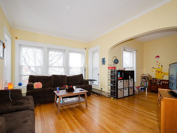 2nd image of 6947 N Hamilton Ave