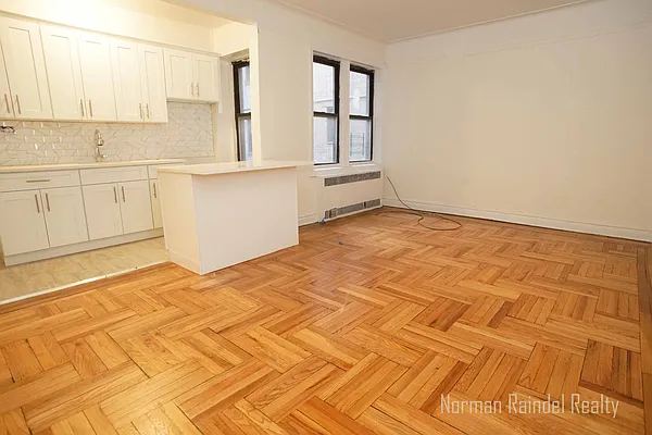 Rented by Norman Raindel, LREB | media 5