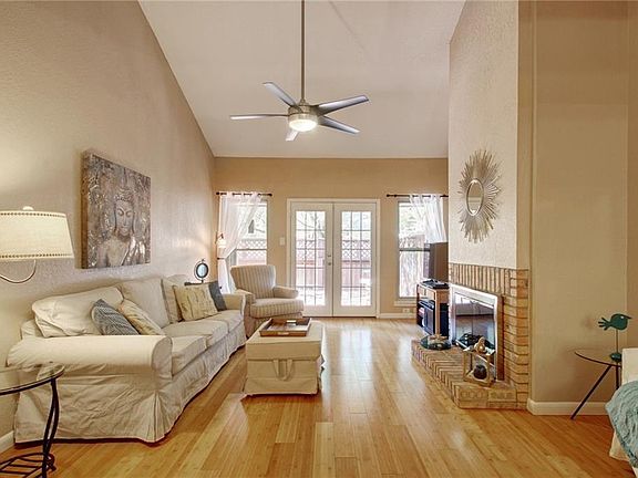 4th image of 7211 Lakewood Dr #F-121