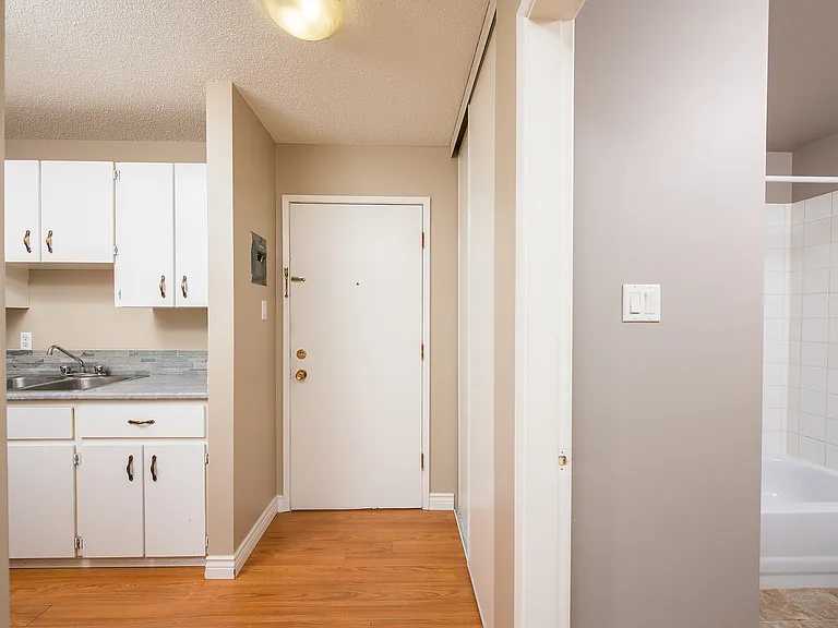 6 Gainsborough Ave — Photo 28