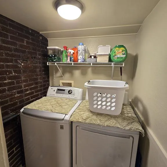 205 W Green St — Photo 22