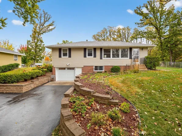 3955 Oak Park Cir SE, Rochester, MN 55904