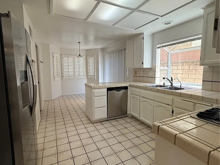 12022 Falcon Crest Way — Photo 19