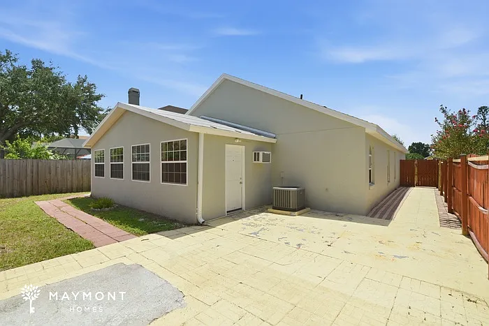 3 bed, 2.0 bath, 1769 sqft, $2,545 — Photo 2