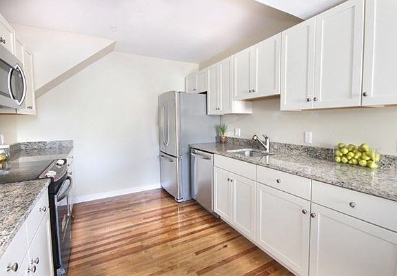 2nd image of 99 Essex St APT 11