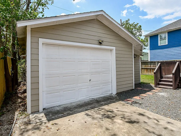 1307 Walton St — Photo 32