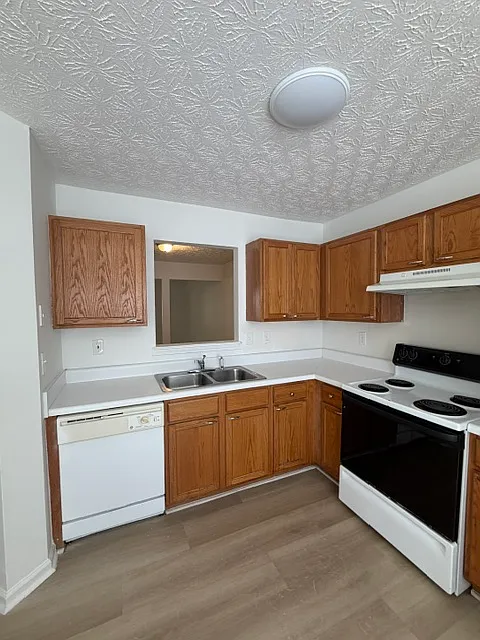 3 bed, 2.5 bath, 1560 sqft, $1,625 — Photo 4