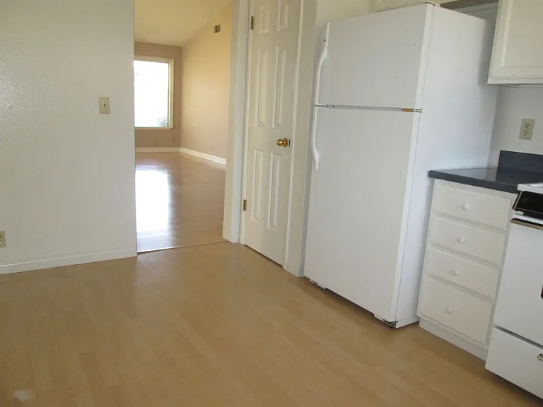 927 Lobelia Ln — Photo 5