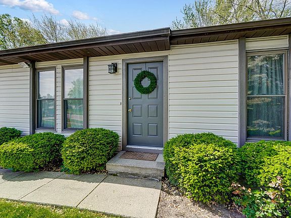 2nd image of 6467 Sandric Ln