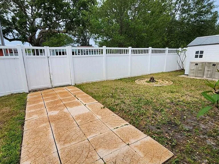 13741 Sussex Ave — Photo 25