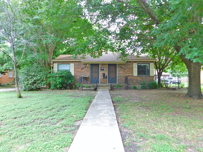 1010 Denton St — Photo 1
