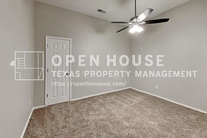 534 Hickory Ln — Photo 10