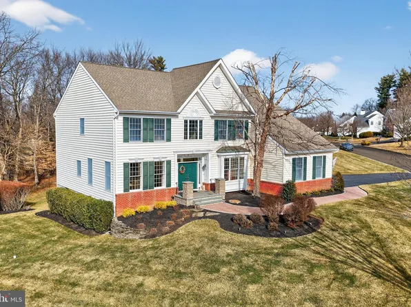 8 Stallion Cir, Langhorne, PA 19053