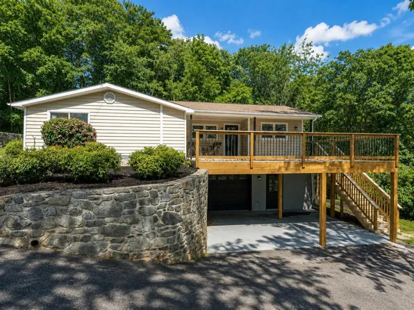 23 Brookside Ln, Moneta, VA 24121