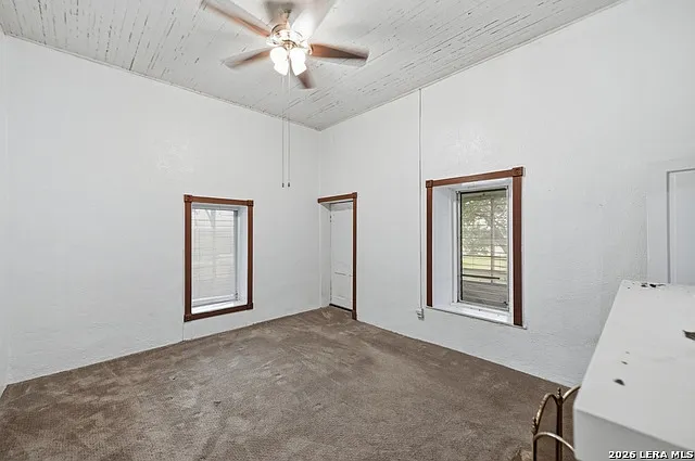 8811 FM 471 N — Photo 18