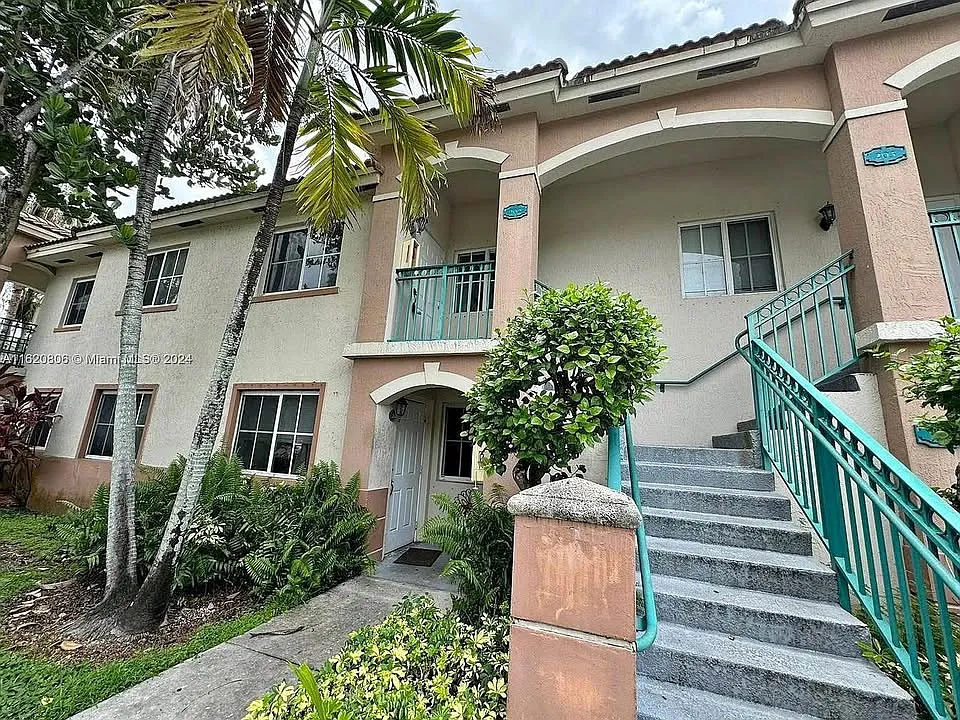 2 bed, 815 sqft, $1,700 — Photo 1