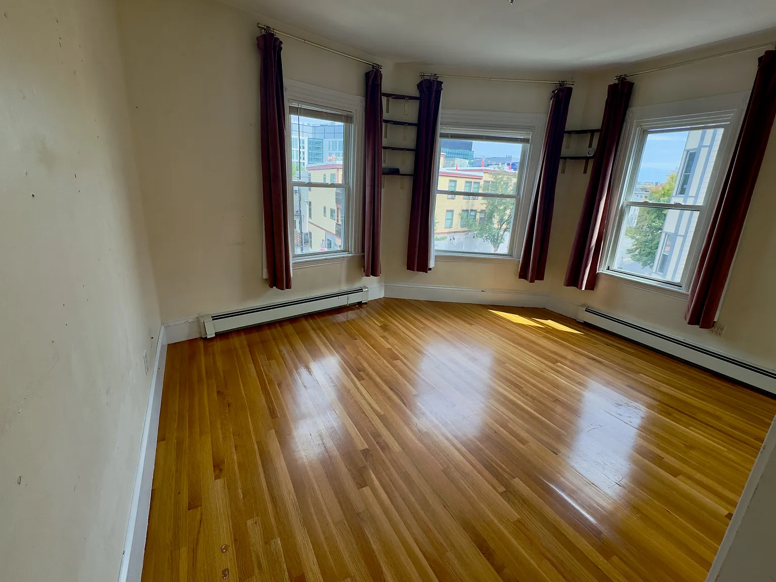 3 bed, 1100 sqft, $3,600 — Photo 3