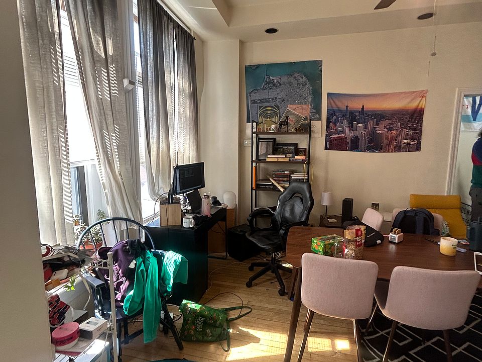 1st image of 1048 N Marshfield Ave APT 2R