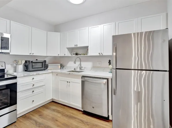 16300 Golf Club Rd APT 609, Weston, FL 33326