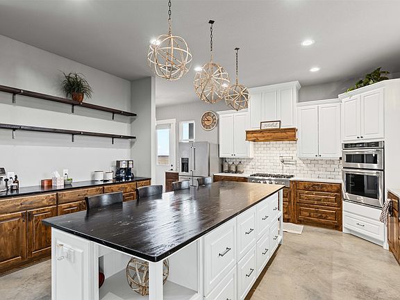 5th image of 201 West Rd