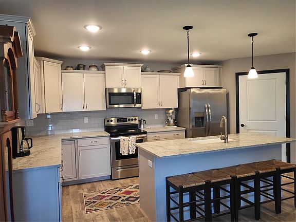 4th image of 1603 Petrus Dr NE